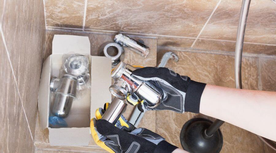 Professional gutter cleaning in Arabi, LA